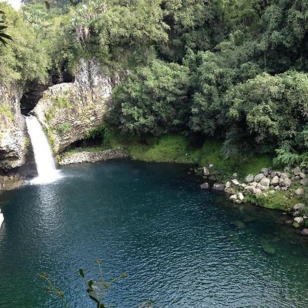 Le Beau Vallon 1- Jacuzzi Privatif Et Piscine Chauffee Partagee Saint Benoit Luaran gambar