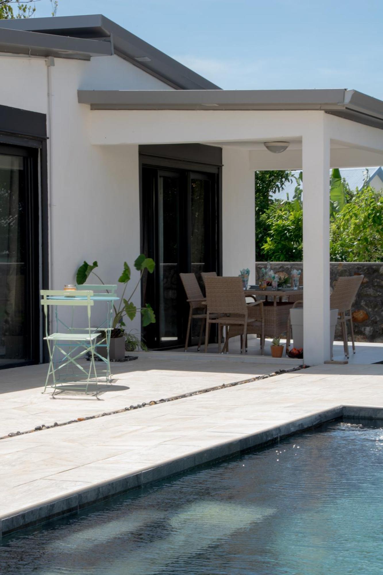 Le Beau Vallon 1- Jacuzzi Privatif Et Piscine Chauffee Partagee Saint Benoit Luaran gambar